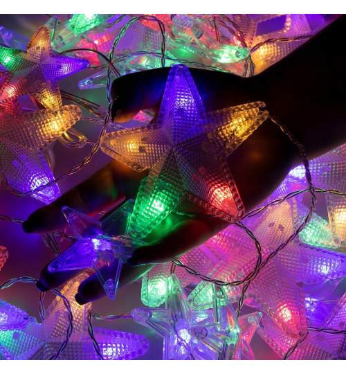Instalatie luminoasa model stelute cu 136 LED-uri, pentru Craciun, tip Perdea, cu telecomanda, 2m, multicolor